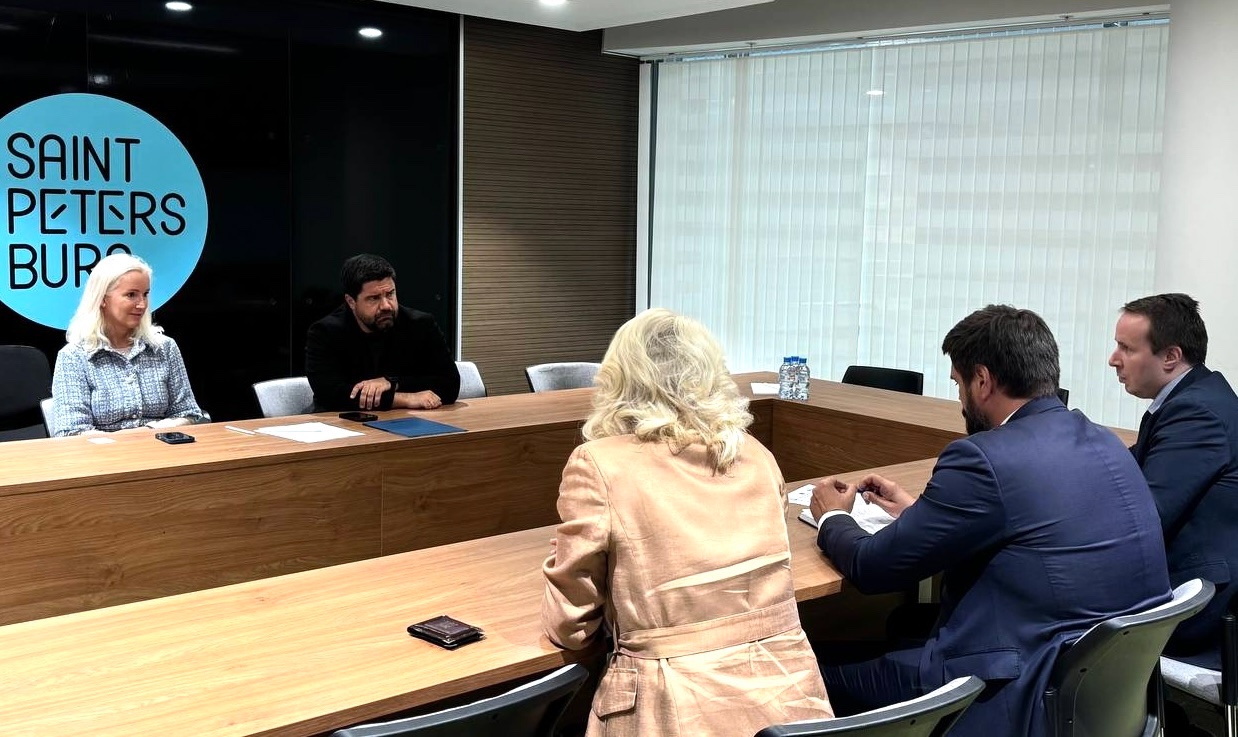 Провели рабочую встречу с руководством Комитета по развитию туризма Санкт-Петербурга по подготовке презентации Петербурга 10 известнейшим блогерам-миллионникам из Китайской Народной Республики при участии экспертов делового сообщества Петербурга.
