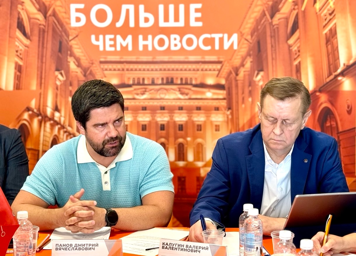 Круглый стол, посвящённый поддержке промышленности Петербурга и развитию городской бизнес-среды в текущих экономических условиях.