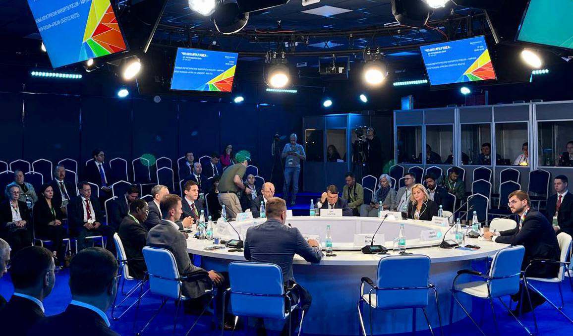 ПЕРВЫЙ ДЕНЬ САММИТА «РОССИЯ — АФРИКА» НАЧАЛСЯ С УЧАСТИЯ В СЕССИИ «НОВЫЕ ЛОГИСТИЧЕСКИЕ МАРШРУТЫ РОССИЯ – АФРИКА»