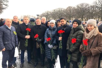 ПРЕДСЕДАТЕЛЬ ПЕТЕРБУРГСКОЙ «ДЕЛОВОЙ РОССИИ» ДМИТРИЙ ПАНОВ ПРИНЯЛ УЧАСТИЕ В ЦЕРЕМОНИИ ВОЗЛОЖЕНИЯ ЦВЕТОВ К МОГИЛАМ ЛЕНИНГРАДЦЕВ-БЛОКАДНИКОВ НА ПИСКАРЕВСКОМ КЛАДБИЩЕ