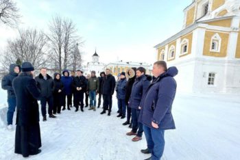 В рамках бизнес-миссии делороссы СЗФО посетили обзорную экскурсию в Спасо-Прилуцкий Димитриев мужской монастырь
